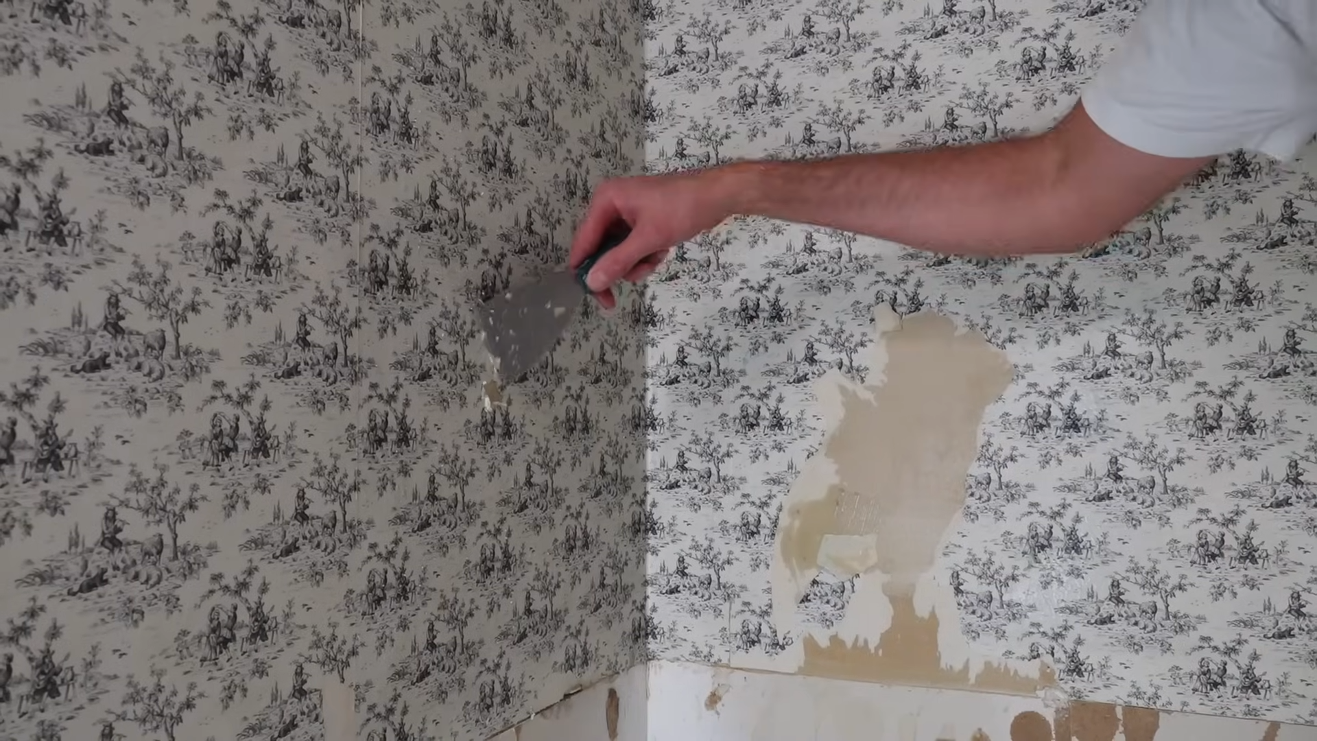 wallpaper removal dubai