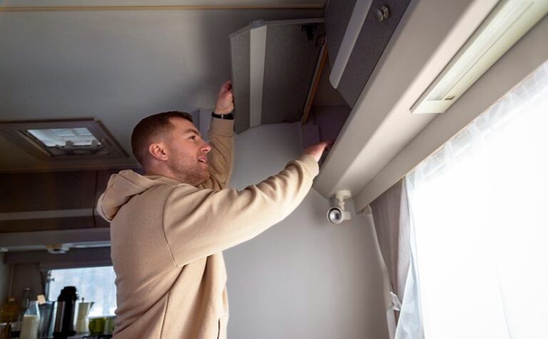 Why Does My AC Smell Bad in Dubai? Causes & Quick Fixes